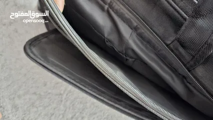  3 شنطة ثقيلة قماش وليس نايلون ومرتبة وكويسه وانيقة للبيع
