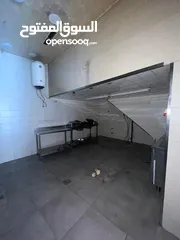  4 محلات للإيجار