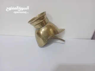  14 وعاء تقليدي مصنوع يدويا يستخدم لحمل الفحم أو الحطب مزخرف برسومات أنتيك قديم جدا لون ذهبي