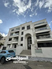  1 شقة شبه ارضي فاخره بمساحة 140 متر + ترس جانبي 110 متر / طريق المطار - خلف جامعة البتراء