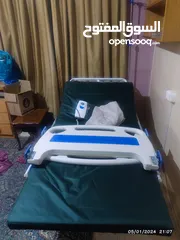  1 سرير طبي مع فرشة طبية نفخ