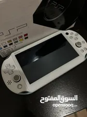  1 psvita بي اس فيتا اللون ابيض و ازرق ، مستعمل خفيف .