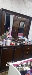 1 غرفة نوم كاملة للبيع  تشمل جميع مرافقها اللون بني غامق  ............................................
