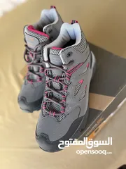  4 •	بوت رياضي أبيض من ماركة Fila اصلي مقاس 40 فقط  • بوت هايكينغ وتسلق اصلي متوفر بمقاسين 39,40