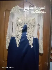  8 فستان سهرة كحلي ودهبي طويل