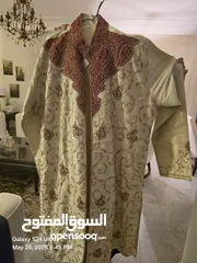  9 فساتين وقفطان وجلابيات منوعة للبيع