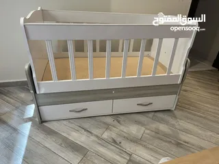  1 تخت اطفال للبيع