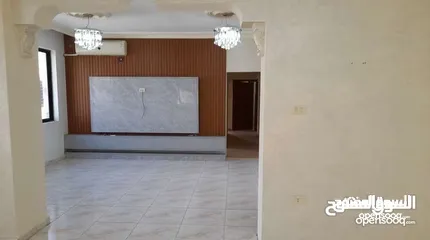  4 شقة  طابقية مميزة طابق اول للبيع في الذراع الغربي من المالك مباشرة