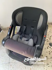  13 مقاعد أطفال للطعام عدد 2 مع مقعد سيارة عدد 1 مع سرير قابل للطي (اكثر من قطعه داخل حقيبة سهل الحمل