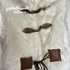  1 جاكيت فيست فرو اوف وايت. تركي ثقيل وجودة عالية جدا. يلبس تحته بلوزة او قميص. سعره 10 شيكل بدل 80
