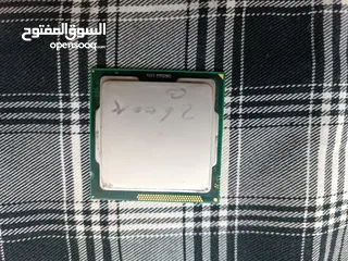  2 مذربورد مع معالج i7 و رام و كرت شاشه