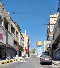  1 بناية  في موقع حيوي في الزرقاء مؤجرة للبيع بشكل كامل   الرقم المرجعي : 2712