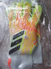  2 distinctive goalkeeper gloves
