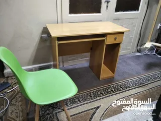  2 طاولة مكتب مع كرسي مميز بسعر مغري 30دينار