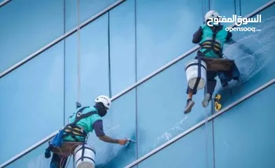  3 تنظيف واجهة المباني زجاجية