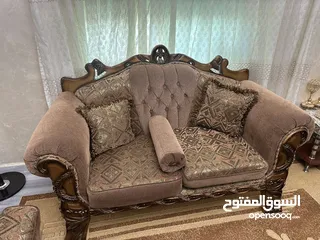  4 طقم كنب 9 مقاعد مستعمل بحالة جيدة + طقم طاولات سوكريت
