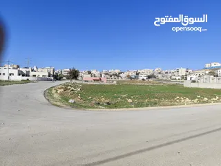  4 ارض للبيع من المالك  سكنية تنظيم ب على شارعين مساحة 752م2
