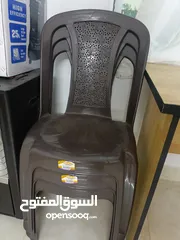  2 مكتب وخزانه وكراسي للبيع