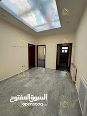  11 شقة طابقية - ام أذينة - 3نوم - 220م - مطلة - قريبة من الخدمات العامة