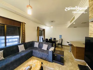  2 شقة طابق 3، 2 نوم، (1) ماستر، حمامين مفروشة بحي الرونق بإطلالة.