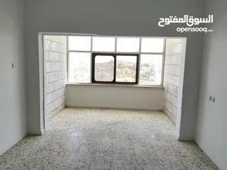  14 منزل للايجار حلحول الشارع الرئيسي
