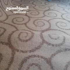  1 سجادة وموكيت لون بني وبيج بحالة نظيف جدا