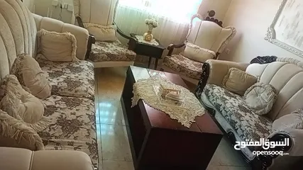  1 كنب تفصيل لون بيج فاتح  للبيع
