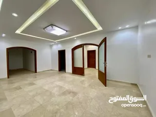  2 فيلا سكنية داخل مقسم راقي طريق شوك خلف سوق مزايا