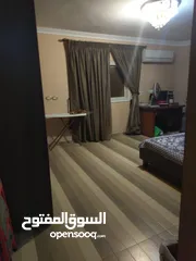  3 شقه للبيع 200متر بشارع احمد لطفي السيد بين الهرم وفيصل محطه المساحه
