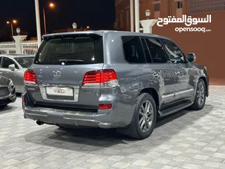  10 Lexus LX 570 S