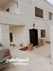  1 شقة طابقيه ارضيه مع تسويه للبيع في ابو نصير