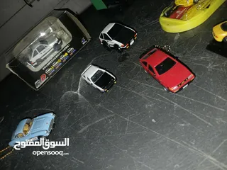  4 مجسمات سيارات حجم صغير من اليابان