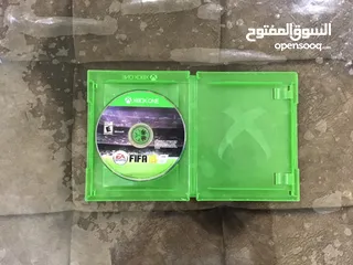  24 للبيع Xbox one x مع ثلاث اجهزه تحكم و خمس اشرطه