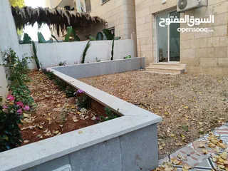  27 شقة مفروشة فخمة مع حديقة خاصة للإيجار في عين منجد