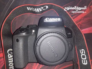  1 كاميرا كانون 800D