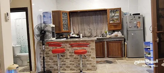  12 منزل مع مسبح وكراج للبيع