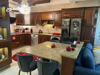  5 شقه طابقيه 217 م الجبيهه للبيع من المالك