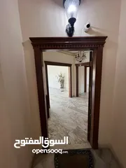  10 شقة طابقيه  مميزه للبيع ..عبدون