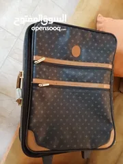  1 شنته سفر فيها خدش بسيط
