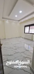  4 شقة للبيع أرضية مع حديقة وترسات واسعة مدخل مستقل وكراج خاص بسعر مغري