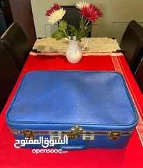  9 شنط سفر وحقائب قديمة ونادرة.
