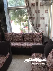  7 طقم كنب 8 مقاعد بحالة ممتازة