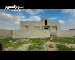  6 للبيع ارض مساحه 529 متر موقع مميز+عمار طابق واحد مساحه البناء 280 متر و مرخص على 4 طوابق على شارعين