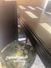  2 طاولت صفرا ثمن مقاعد