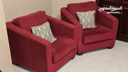  1 2 كنباي مفردات (مقعدين) 60 دينار لون خمري مميز (بحالة الوكالة) قابل للتفاوض