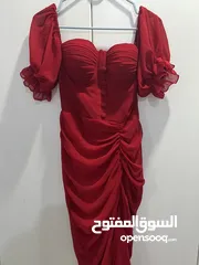  1 فستان احمر طويل