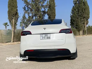  24 تسلا موديل واي-Tesla model Y