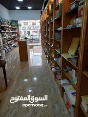  9 عده ديكورات وبضاعه مكتبه للبيع