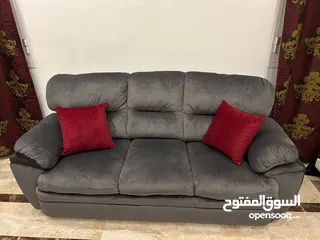 1 طقم كنب جديد للبيع – لم يُستعمل نهائياً بسعر ممتاز