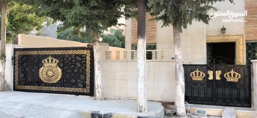  2 فيلا بالصلاة على النبي موقع مميز جدأ على ثلاث شوارع بالقرب من مستشفى ايدون العسكري